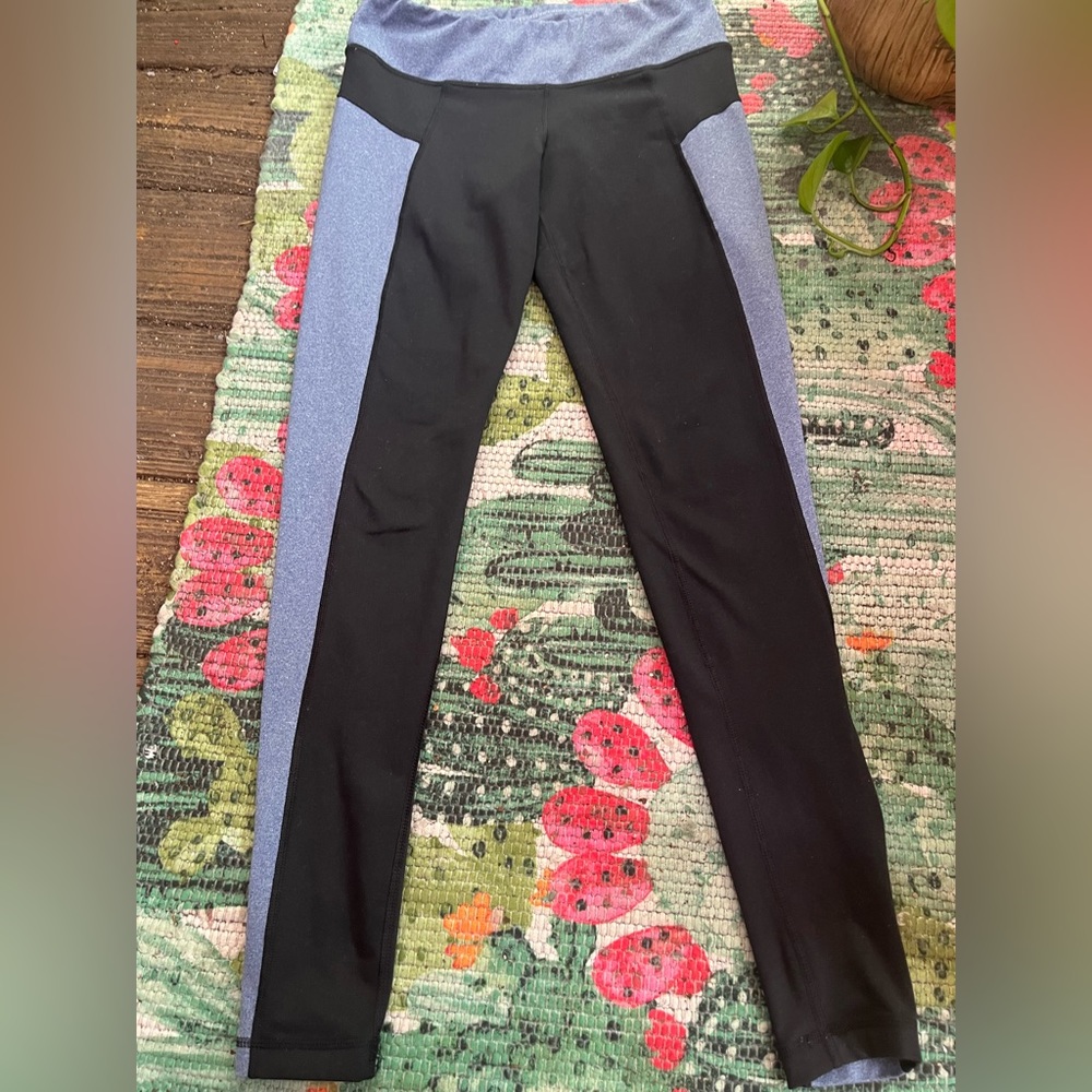 Be Inspired Size Small Black and Heather Blue Women’s Cropped Leggings like new